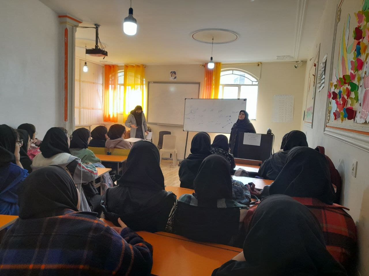 دبیرستان متوسطه اول هدی
