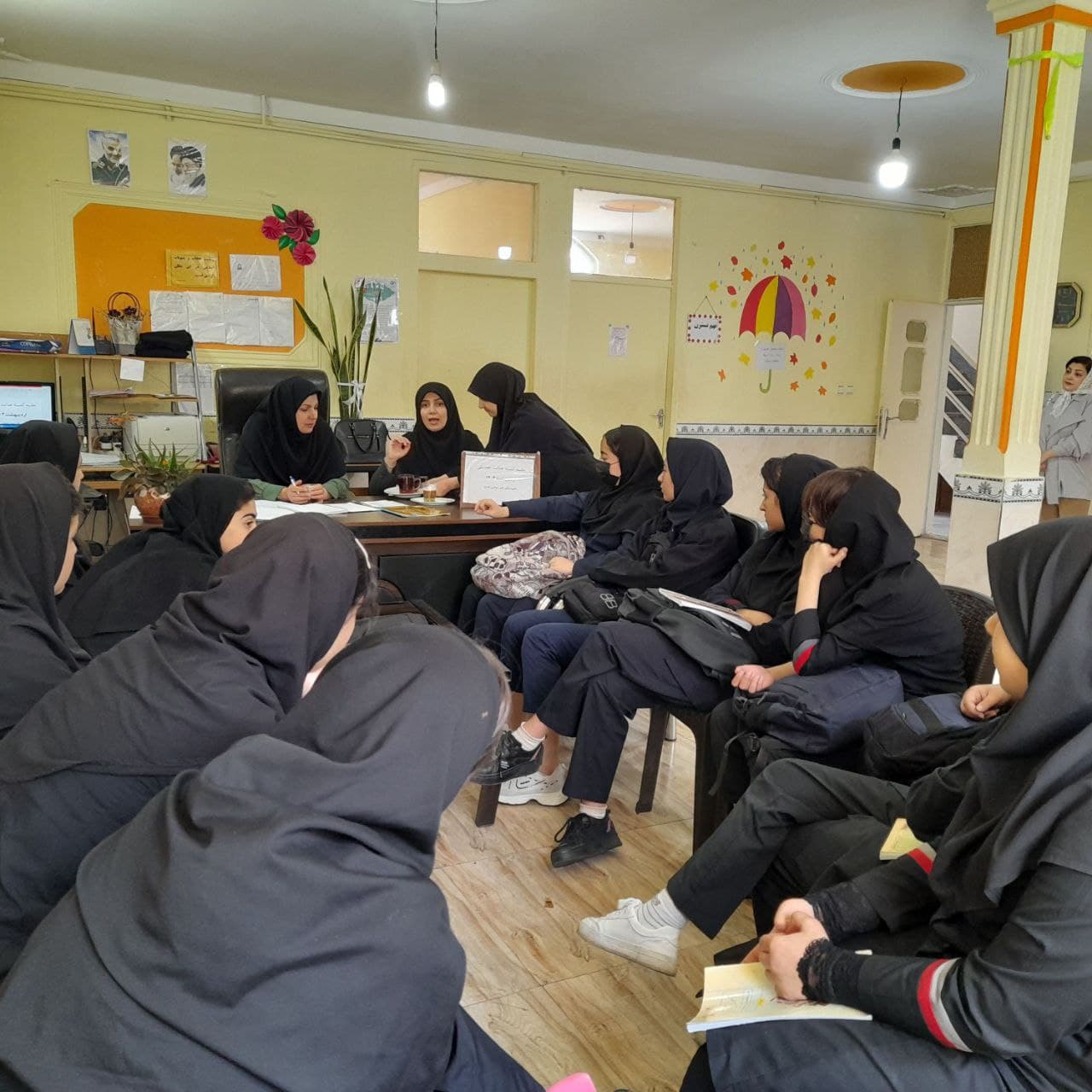 دبیرستان متوسطه اول هدی